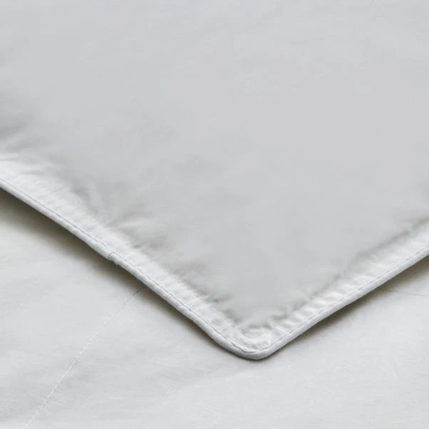 Fogarty White Goose Feather And Down 7.5 Tog Duvet 4 Fogarty White Goose Feather And Down 7.5 Tog Duvet - Image 2
