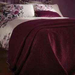 Dunelm Violet Plum Bedspread -Bed Linings Store 1000122283 alt01