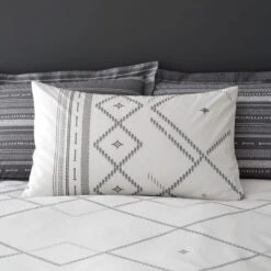 Dunelm Mika Monochrome Reversible Duvet Cover And Pillowcase Set 10 Dunelm Mika Monochrome Reversible Duvet Cover And Pillowcase Set -Bed Linings Store 1000181964 alt02