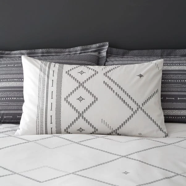 Dunelm Mika Monochrome Reversible Duvet Cover And Pillowcase Set 5 Dunelm Mika Monochrome Reversible Duvet Cover And Pillowcase Set - Image 3