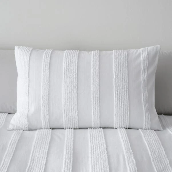 Dunelm Ezra White Tufted Luxe 100% Cotton Duvet Cover And Pillowcase Set 4 Dunelm Ezra White Tufted Luxe 100% Cotton Duvet Cover And Pillowcase Set - Image 2