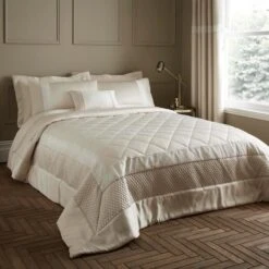 Dunelm Bardot Cream Quilted Bedspread