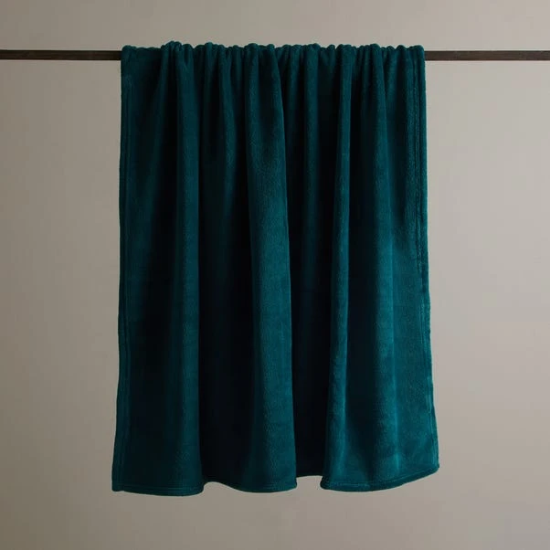 Dunelm Soft Fleece 130cm X 170cm Throw 4 Dunelm Soft Fleece 130cm X 170cm Throw - Image 2