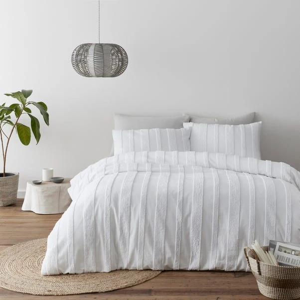 Dunelm Ezra White Tufted Luxe 100% Cotton Duvet Cover And Pillowcase Set 3 Dunelm Ezra White Tufted Luxe 100% Cotton Duvet Cover And Pillowcase Set