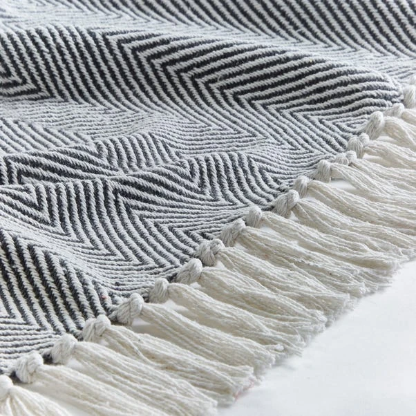 Dunelm Jenson Herringbone 130cm X 180cm Throw 6 Dunelm Jenson Herringbone 130cm X 180cm Throw - Image 4