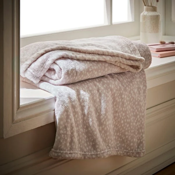 Dunelm Printed Fleece Dottie Lilac 130x160cm 3 Dunelm Printed Fleece Dottie Lilac 130x160cm