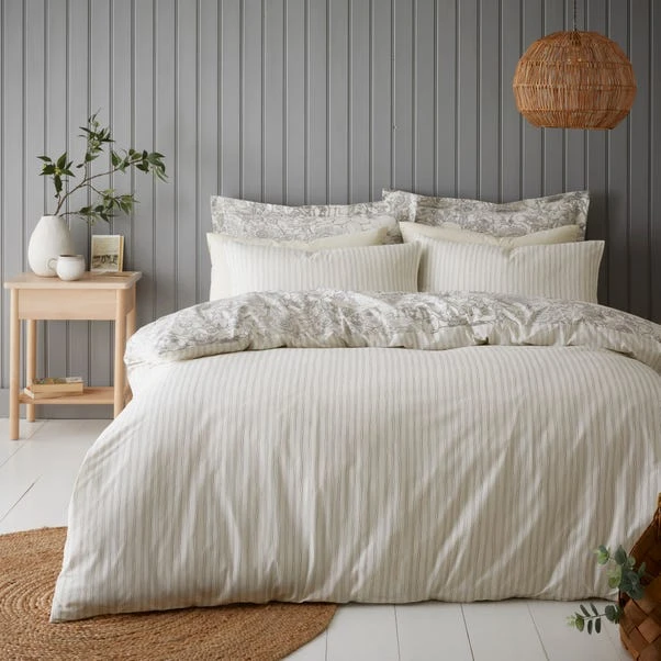 Dunelm Winnie Floral Natural 100% Cotton Duvet Cover And Pillowcase Set 4 Dunelm Winnie Floral Natural 100% Cotton Duvet Cover And Pillowcase Set - Image 2