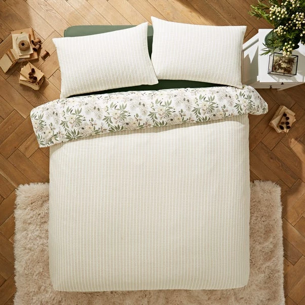 Natural History Museum Winter Rose 100% Brushed Cotton Duvet Cover And Pillowcase Set 4 Natural History Museum Winter Rose 100% Brushed Cotton Duvet Cover And Pillowcase Set - Image 2