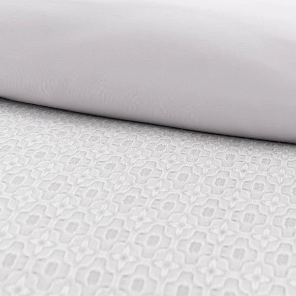 Dunelm Ori Jacquard Silver Duvet Cover And Pillowcase Set 5 Dunelm Ori Jacquard Silver Duvet Cover And Pillowcase Set - Image 3